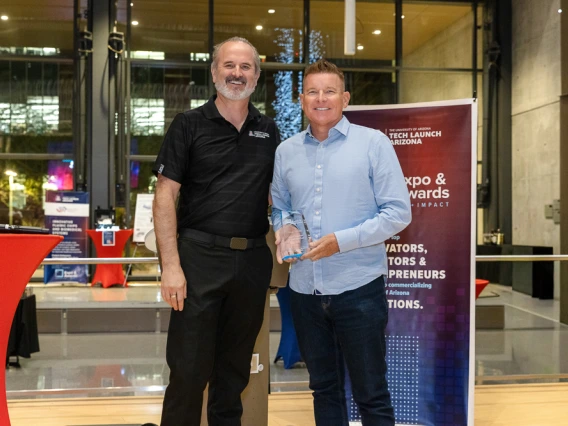 Doug Hockstad presents the DNA Award for Leadership & Vision to Gregg Scoresby. 