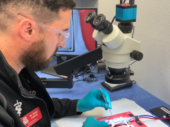 Diego Celdrán-Bonafonte demonstrates the veterinary surgery simulator he developed.