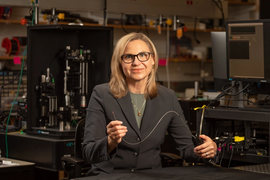 Jennifer Barton with the falloposcope Jennifer Barton with the falloposcope