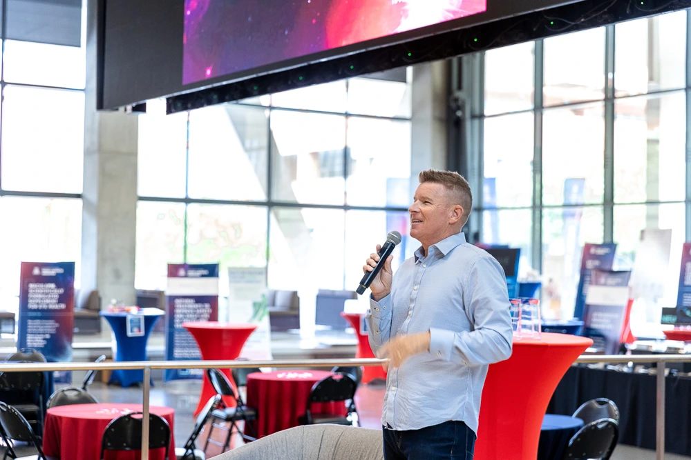 Gregg Scoresby addresses the crowd. 